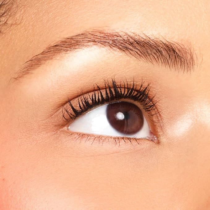 Buy a black mascara and get a blue one FREE! Clean formulation that is 95% ingredients of natural origin. Volumizes and lengthens