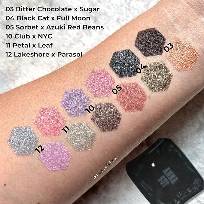 ANNA SUI - Eye Color Compact - Two-Tone Eye Shadow Fillers for Eyeshadow Palette - Black and Gold Long-Lasting Eye Makeup - 04 Black Cat x Full Moon - 0.05 oz.