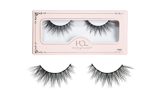 OnePearl lightweight false eyelashes image for beauty-focused consumers