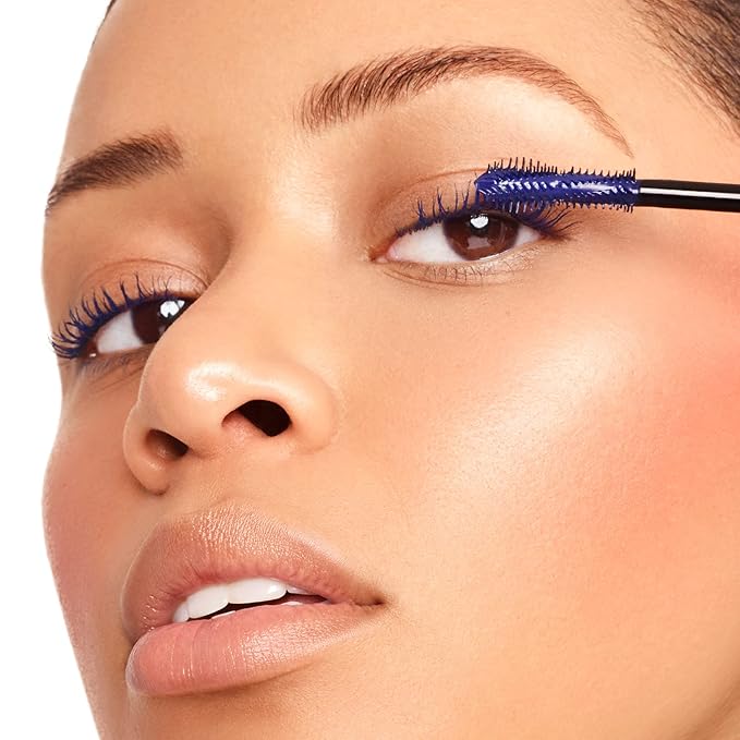 Buy a black mascara and get a blue one FREE! Clean formulation that is 95% ingredients of natural origin. Volumizes and lengthens