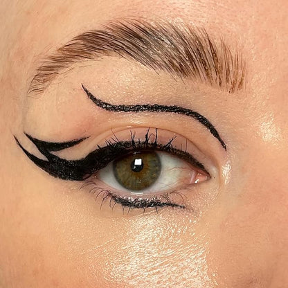 Makeup Revolution Awesome Felt Eyeliner, Dual Ended Eyeliner Pen, Highly Pigmented & Last All Day Long, Cruelty-Free, 5g