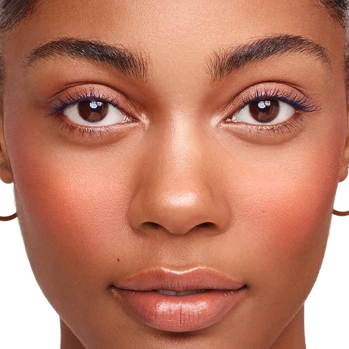 Buy a black mascara and get a blue one FREE! Clean formulation that is 95% ingredients of natural origin. Volumizes and lengthens
